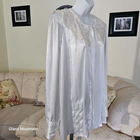 SOLD - Lady Shapely Vintage Plus White Silk Blend Blouse With Lace Collar - Picture 3 of 10